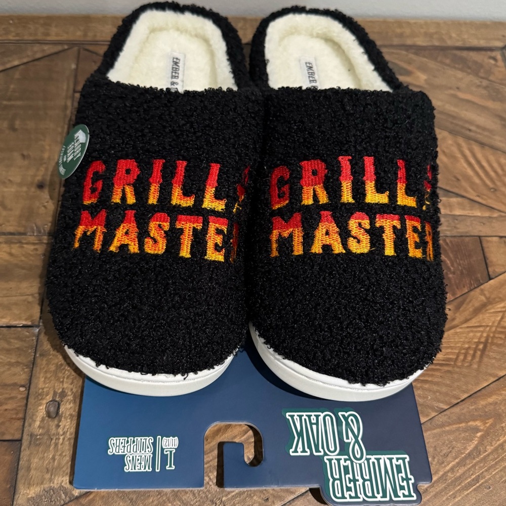 Ember & Oak Men Slippers Grill Master, Size L. Memory Foam. NWT